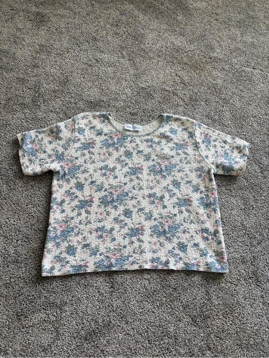 American Vintage Sweaters - Vintage Floral Knit Sweater Tee - Cream, Blue & Pink